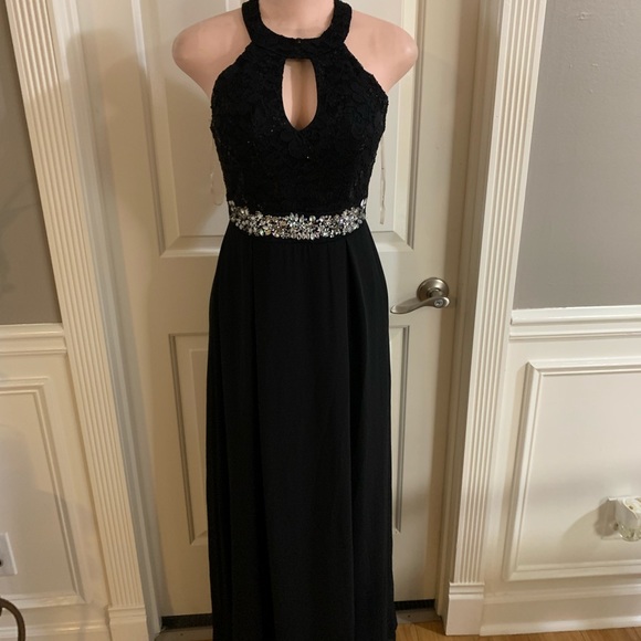 Women’s junior black halter maxi dress size (M) - Picture 4 of 11